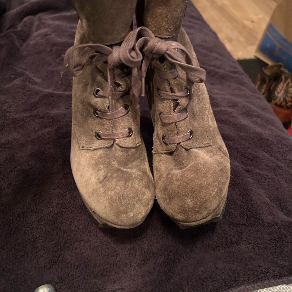 Women's Suede Lace-Up Boots